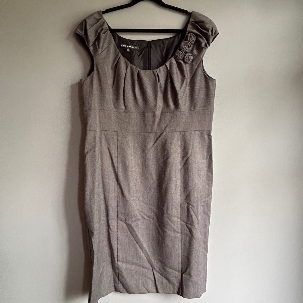 Jones Wear Dress Grey Textured Sheath Rosette Detail Sleeveless Workwear Size 16